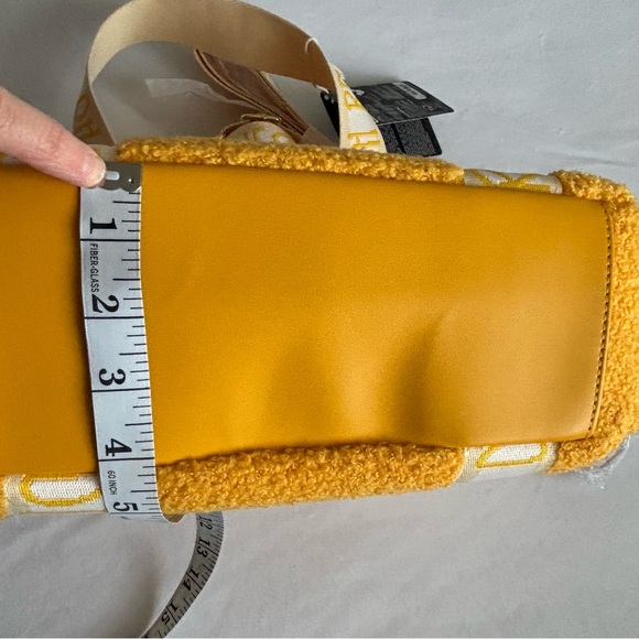 Loungefly Disney Winnie the Pooh Sherpa Zip Tote Bag With Coin Purse NWT - Picture 15 of 16